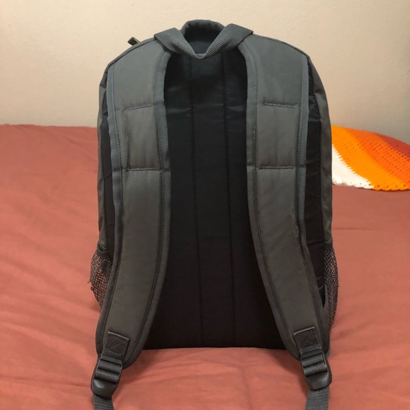 Case Logic Backpack - Picture 4 of 7